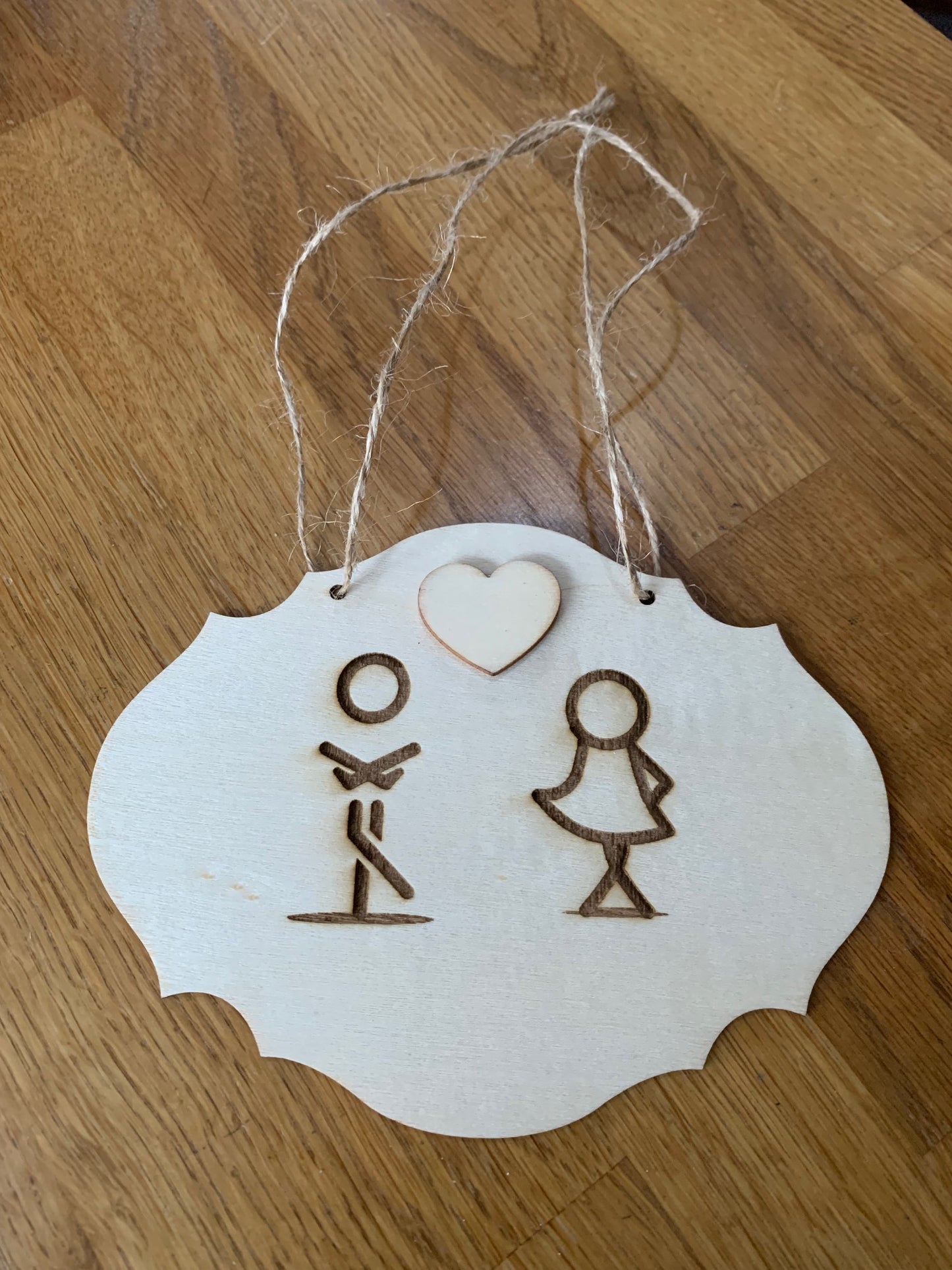 Skylt WC oval 155mm streckfigur med hjärta