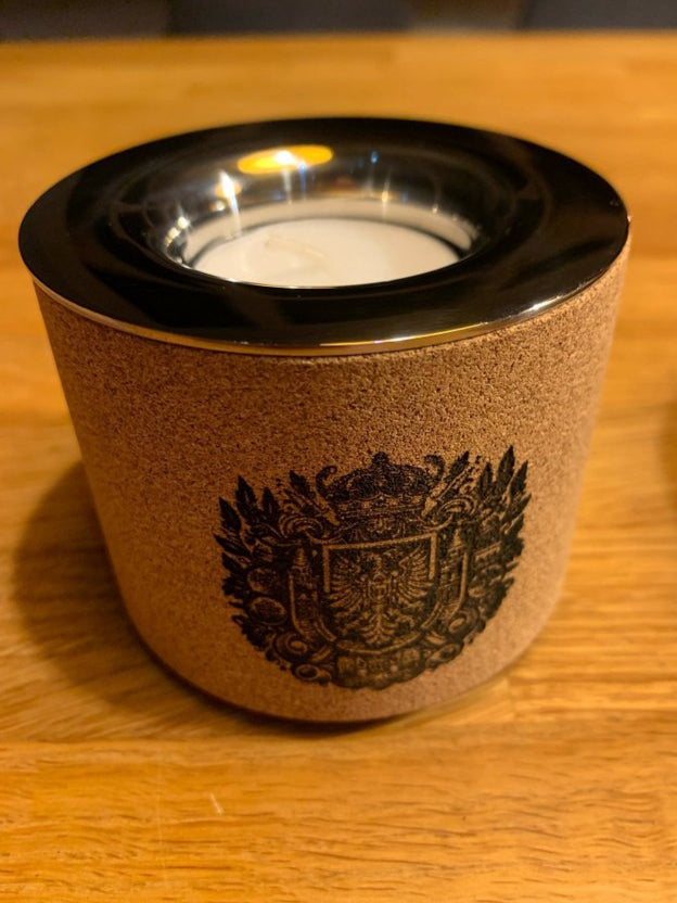Kynttilänjalkapari korkista ja kiillotetusta ruostumattomasta teräksestä koristeellisella designilla Power &amp; Glory